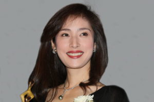 天海祐希はもはや結婚願望ゼロ 独身を決め込んでいるが後悔はなさそう もっと心に余裕がないとね